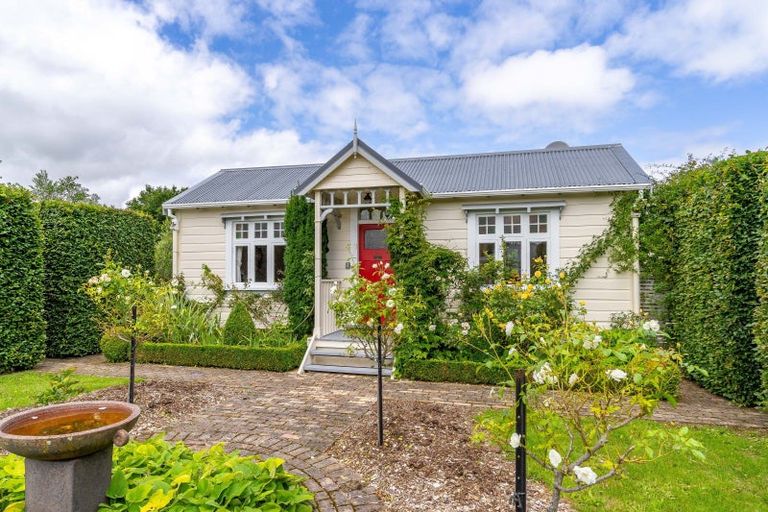 Photo of property in 120 Regent Street, Martinborough, 5711