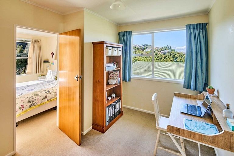 Photo of property in 5 Panorama Grove, Harbour View, Lower Hutt, 5010