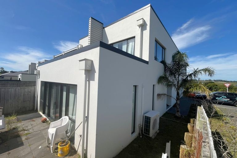 Photo of property in 1 Ockhams Street, Karaka, Papakura, 2113