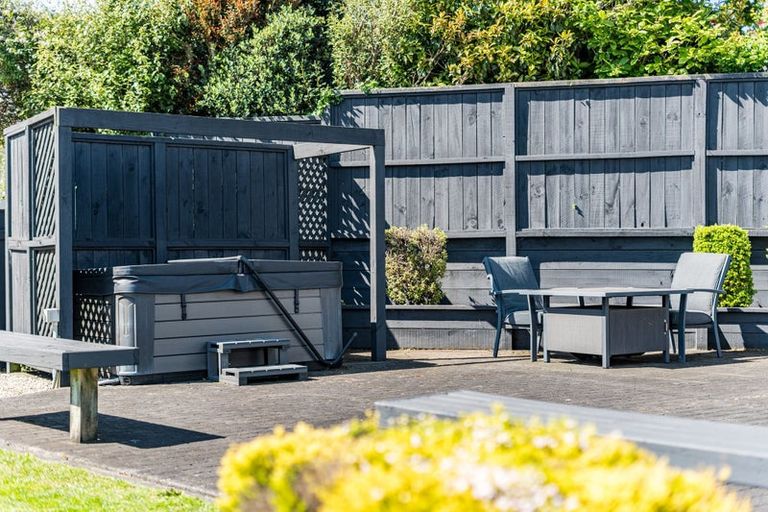 Photo of property in 21 Joseph Banks Drive, Whitby, Porirua, 5024