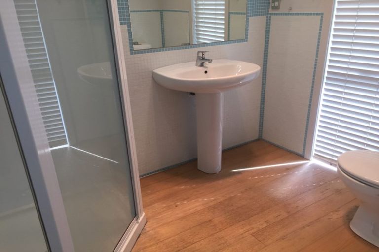 Photo of property in 9 Quo Vadis Place, Red Beach, 0932