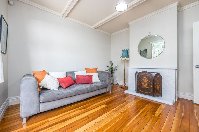 Photo of property in 8 Craigbank Avenue, New Lynn, Auckland, 0600