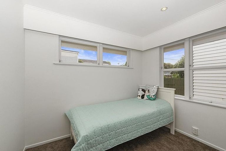 Photo of property in 28 Tiroroa Avenue, Te Atatu South, Auckland, 0610