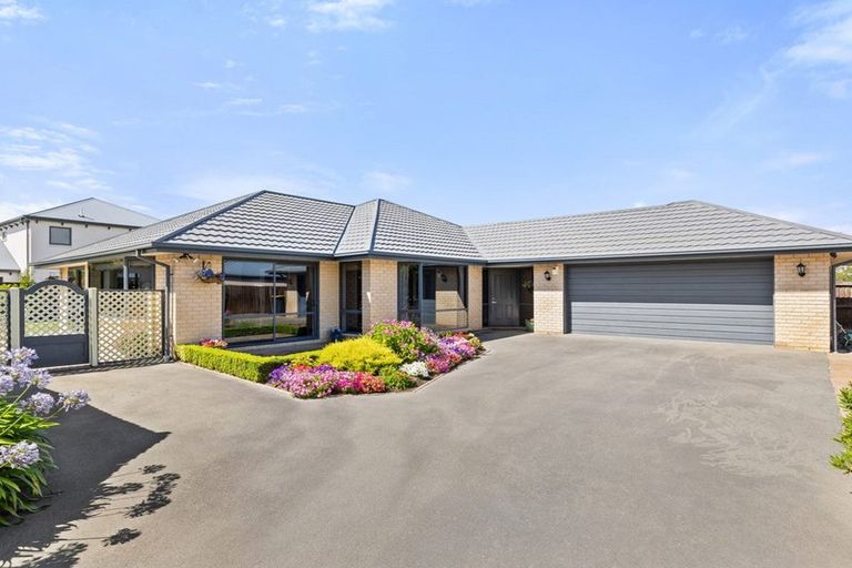 Photo of property in 8 Seclusion Lane, Parklands, Christchurch, 8083