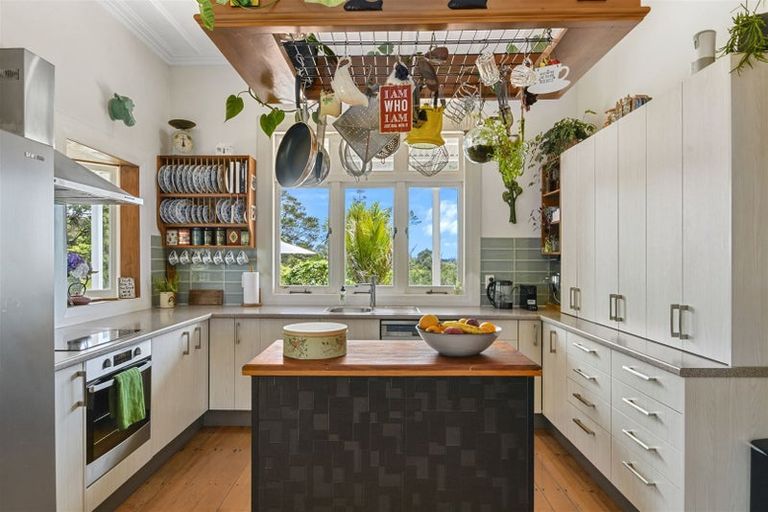 Photo of property in 43 Sunnyvale Road, Massey, Auckland, 0614