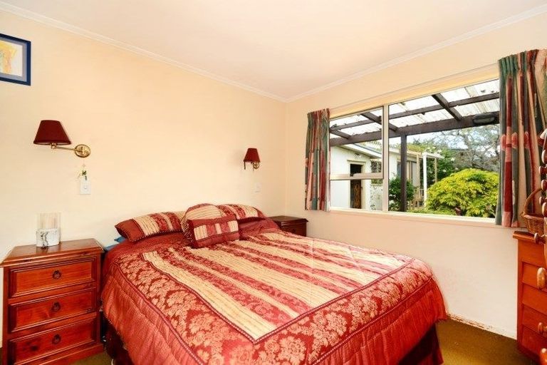 Photo of property in 32 Sunnyhaven Avenue, Beach Haven, Auckland, 0626