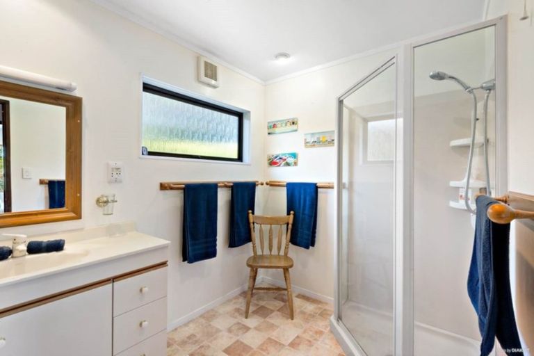 Photo of property in 44 Hiwihau Place, Glenfield, Auckland, 0629