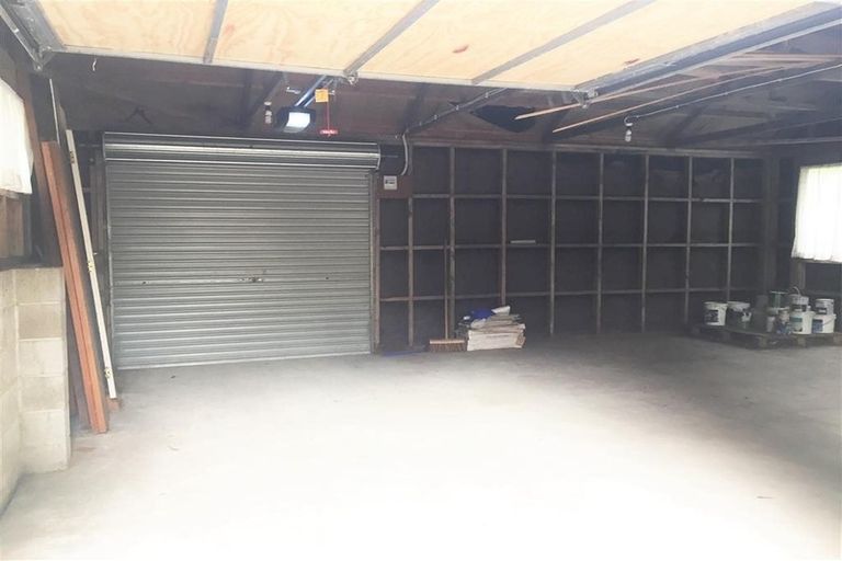 Photo of property in 24 Kereru Street, Henderson, Auckland, 0612