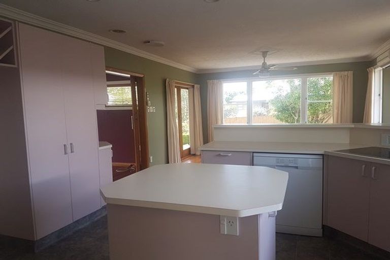 Photo of property in 2 Luton Street, Hokowhitu, Palmerston North, 4410