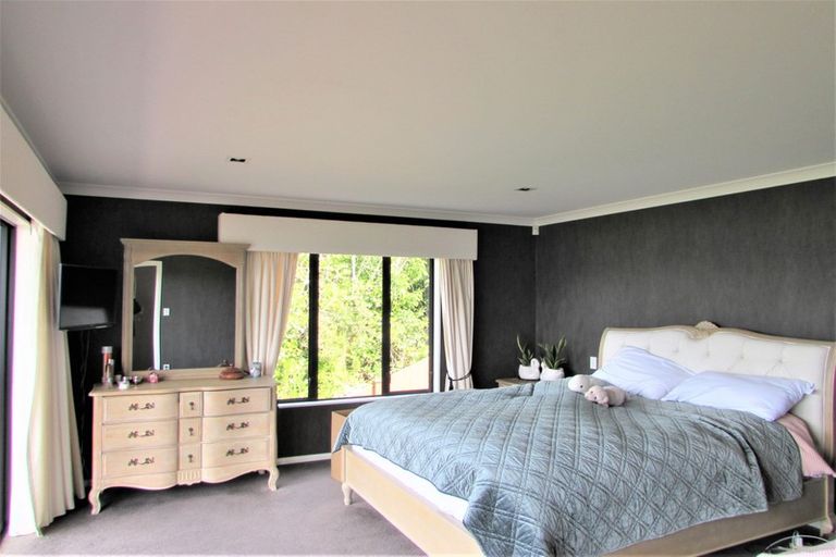 Photo of property in 38 Arahiwi Grove, Tirohanga, Lower Hutt, 5010