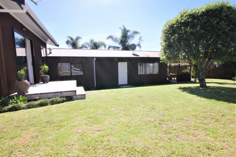 Photo of property in 37 Holland Close, Pauanui, Hikuai, 3579