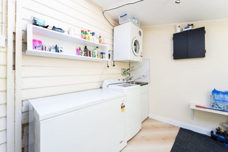 Photo of property in 20 Greenhithe Street, Waihola, Milton, 9073