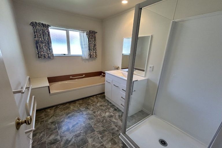 Photo of property in 22 Kowhai Grove, Raumati Beach, Paraparaumu, 5032