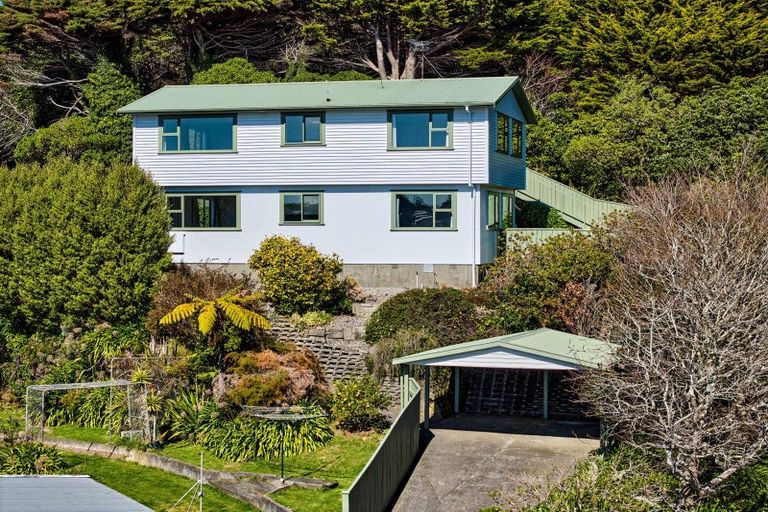 Photo of property in 1a Sunrise Boulevard, Tawa, Wellington, 5028