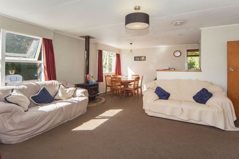 Photo of property in 41 Taipari Road, Te Atatu Peninsula, Auckland, 0610