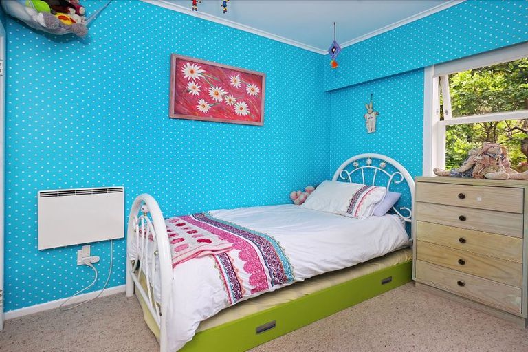 Photo of property in 77 Waima Crescent, Titirangi, Auckland, 0604