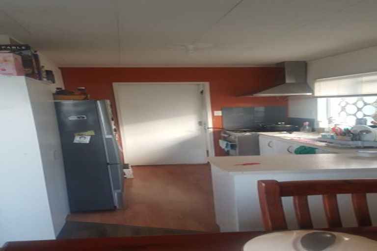 Photo of property in 1/2 Netherlands Avenue, Kelston, Auckland, 0602