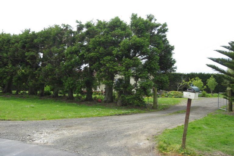 Photo of property in 75 Motu Road, Kumeu, 0891