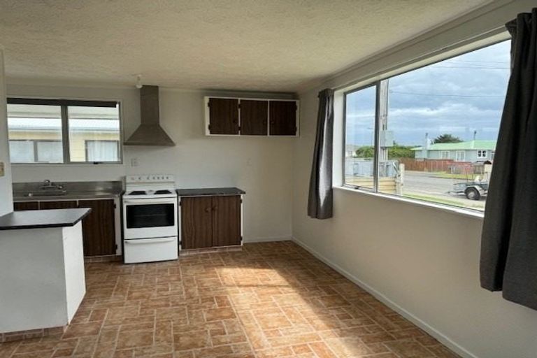 Photo of property in 24 Raupo Street, Castlecliff, Whanganui, 4501