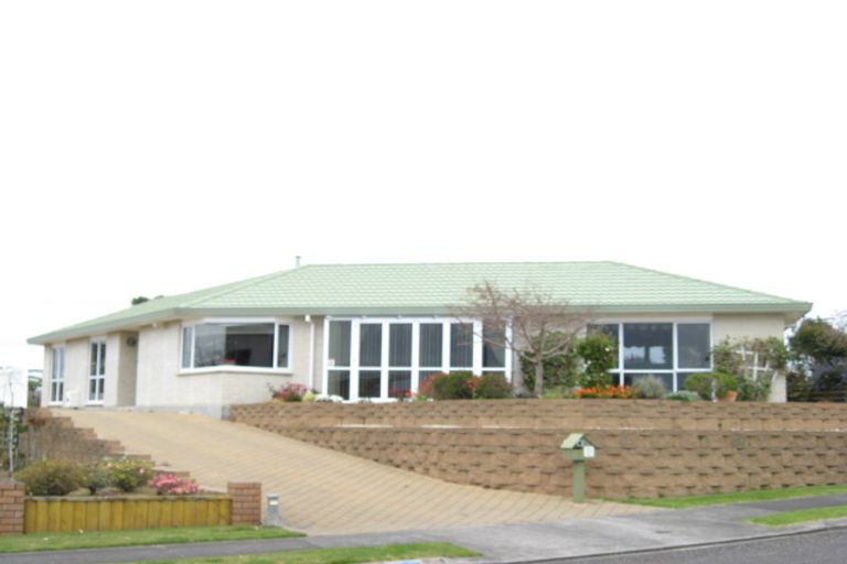 Photo of property in 6 Chatswood Grove, Fitzroy, New Plymouth, 4312
