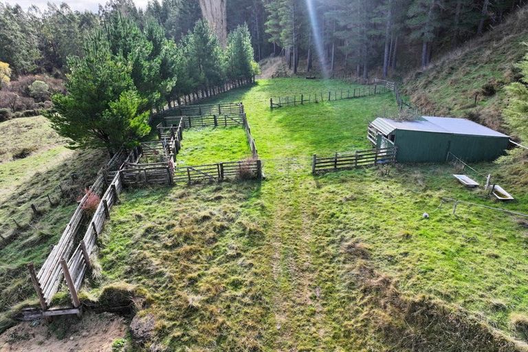 Photo of property in 1305 Opaki Kaiparoro Road, Mauriceville, Masterton, 5882