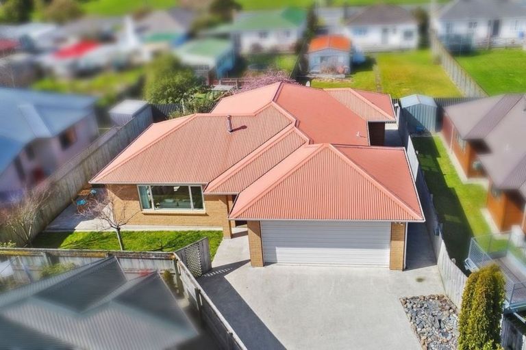 Photo of property in 11 Woodland Grove, Wainuiomata, Lower Hutt, 5014