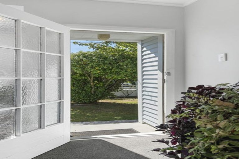 Photo of property in 4 Humphries Street, Greytown, 5712