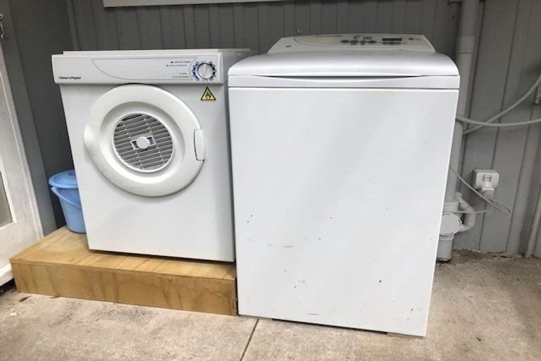 Photo of property in 2/21 Cresta Avenue, Beach Haven, Auckland, 0626