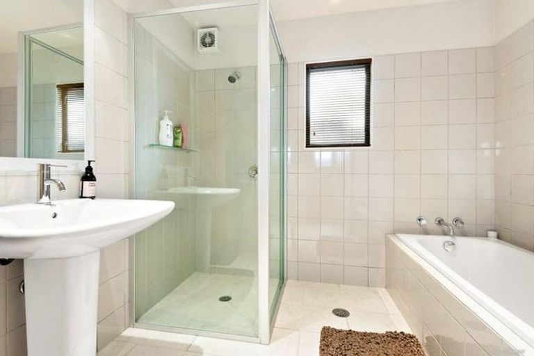 Photo of property in 48a Picasso Drive, West Harbour, Auckland, 0618