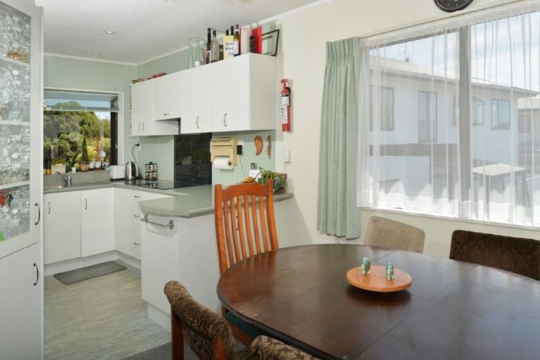 Photo of property in 28 Manaia View Road, One Tree Point, 0118