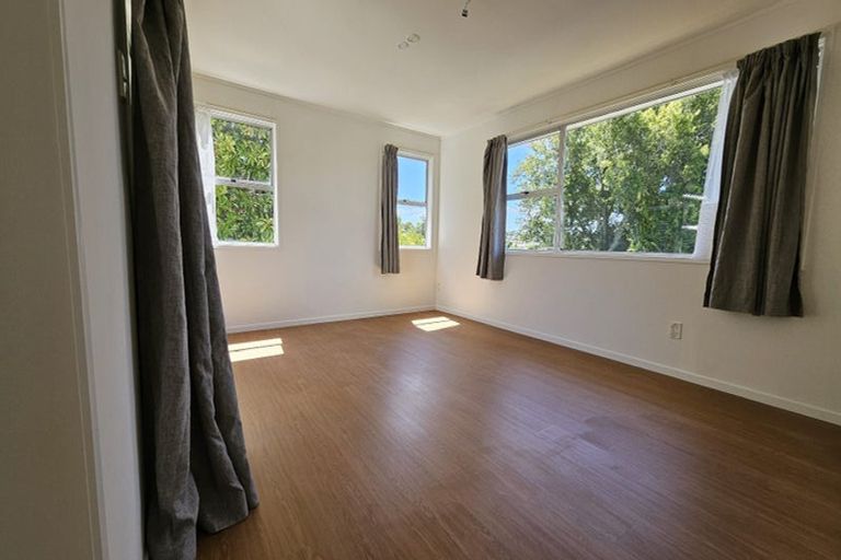 Photo of property in 15 Hewlett Road, Massey, Auckland, 0614