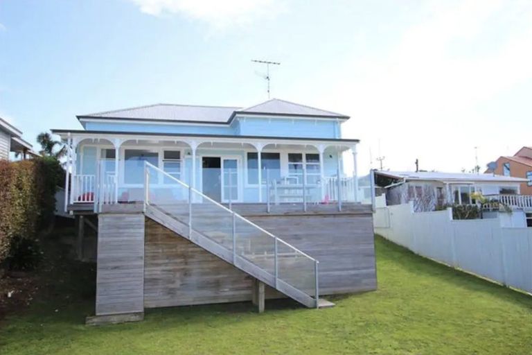 Photo of property in 1047 Whangaparaoa Road, Tindalls Beach, Whangaparaoa, 0930