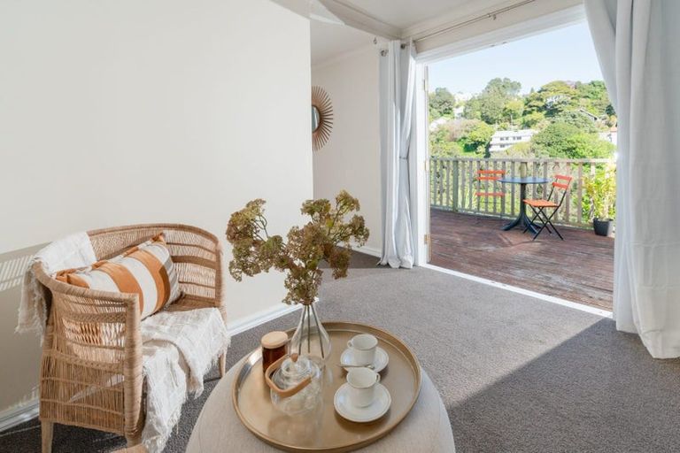 Photo of property in 58 Fairview Crescent, Kelburn, Wellington, 6012