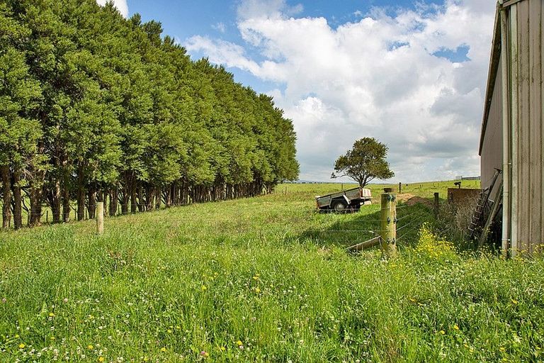 Photo of property in 323 Hunter Road, Eltham, Hawera, 4673