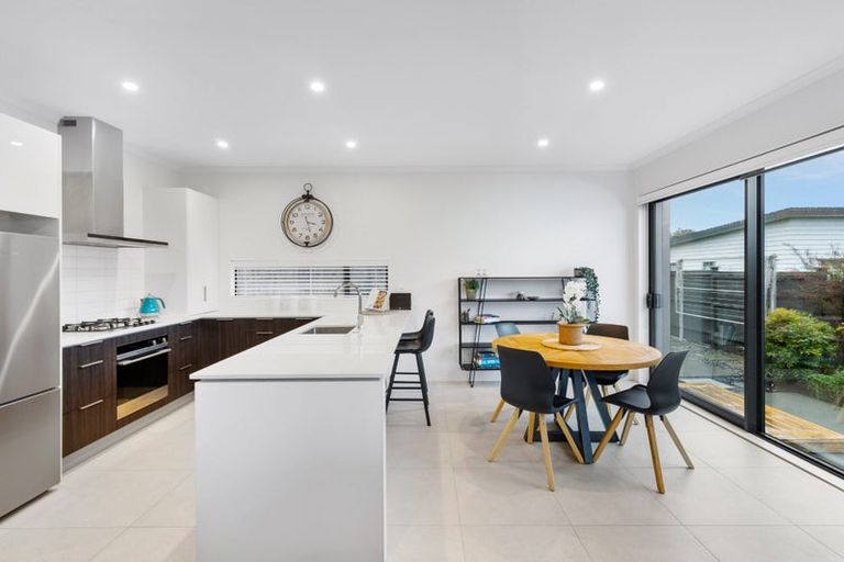 Photo of property in 8 Kuparu Lane, Red Beach, 0932