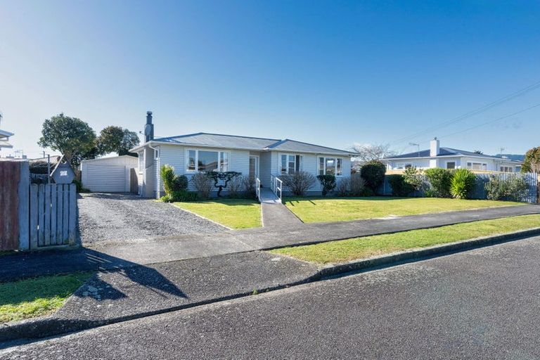 Photo of property in 27 Bledisloe Street, Levin, 5510