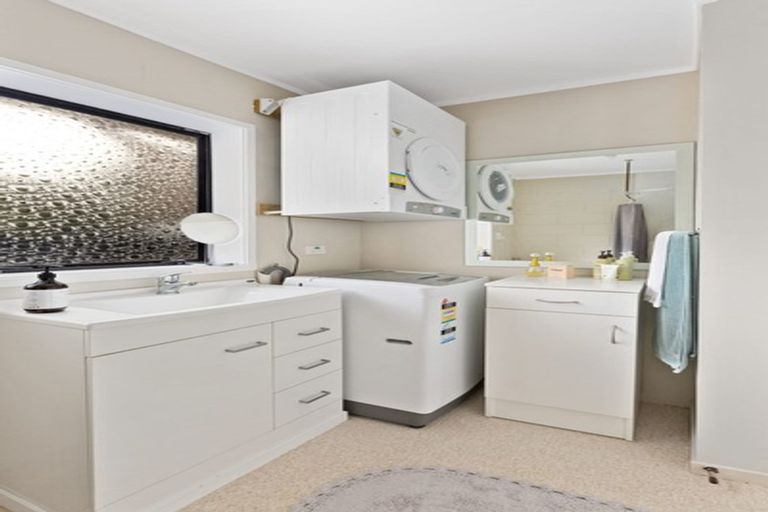 Photo of property in 11 Fantail Court, Orewa, 0931