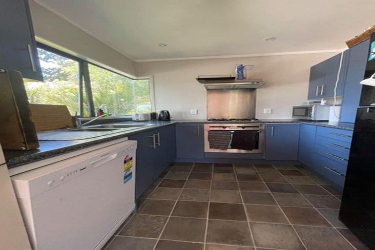 Photo of property in 19 Rayner Road, Piha, New Lynn, 0772