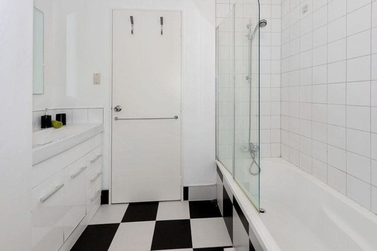 Photo of property in 4/24 Woodglen Road, Glen Eden, Auckland, 0602