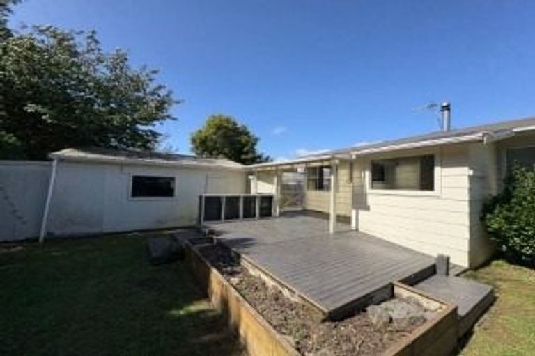 Photo of property in 90 Strathmore Avenue, Levin, 5510