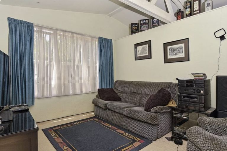 Photo of property in 22 Toatoa Place, Mangere Bridge, Auckland, 2022