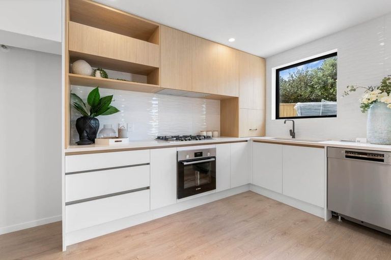 Photo of property in 70c Bond Crescent, Forrest Hill, Auckland, 0620