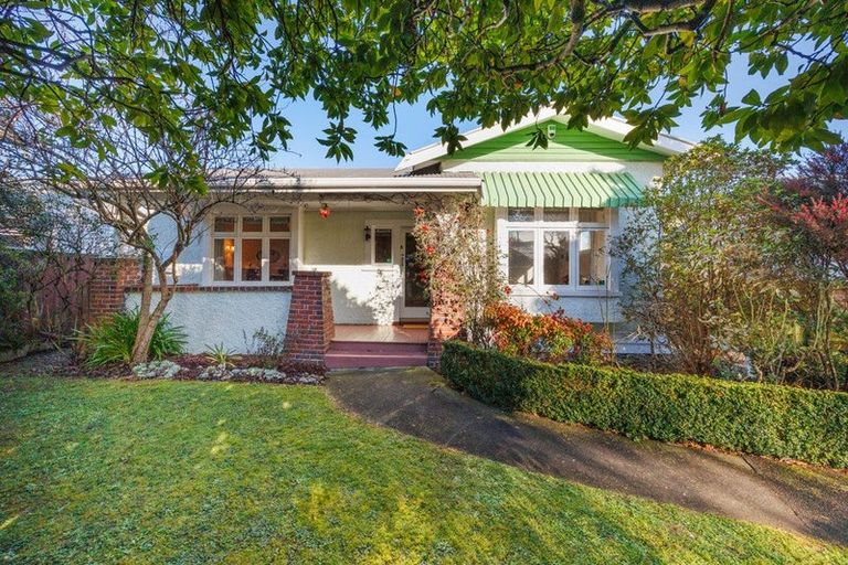 Photo of property in 18 Milverton Avenue, Hokowhitu, Palmerston North, 4410