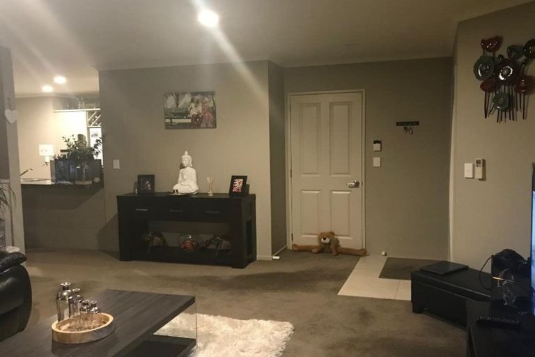 Photo of property in 22 Percy Kinsman Crescent, Riverstone Terraces, Upper Hutt, 5018