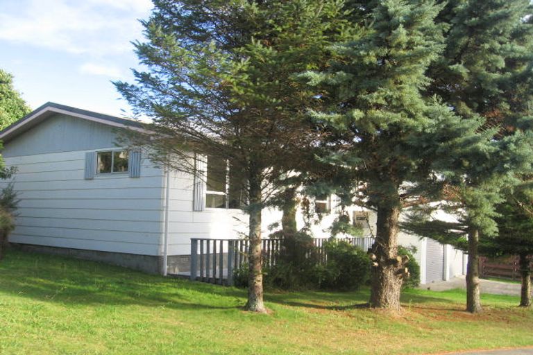 Photo of property in 16 Yarrow Place, Papakowhai, Porirua, 5024