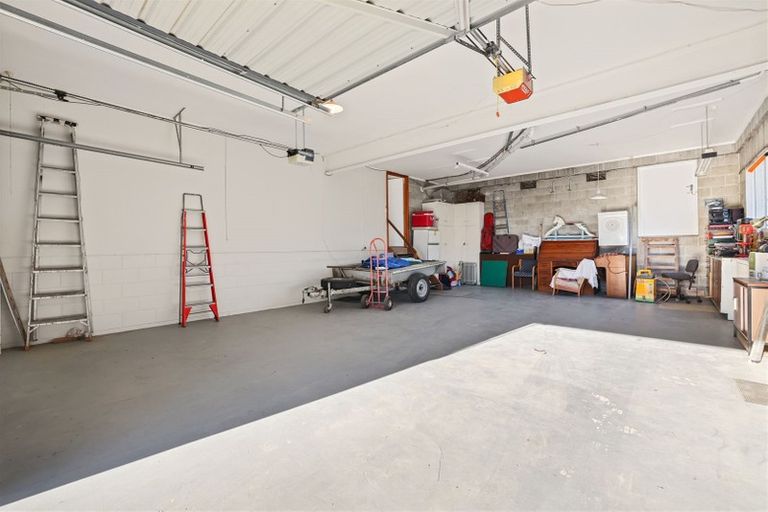 Photo of property in 40 Cannon Hill Crescent, Mount Pleasant, Christchurch, 8081