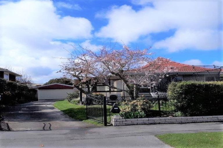 Photo of property in 10 Radbrook Street, Avonhead, Christchurch, 8042
