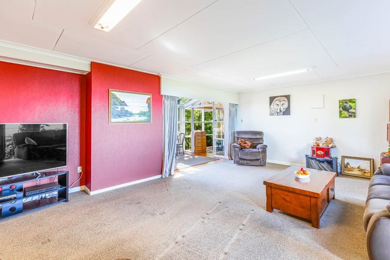 Photo of property in 98 Scenic Drive, Titirangi, Auckland, 0604
