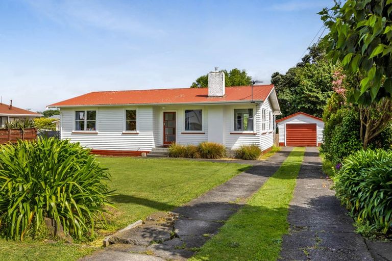 Photo of property in 42 Puriri Street, Hawera, 4610