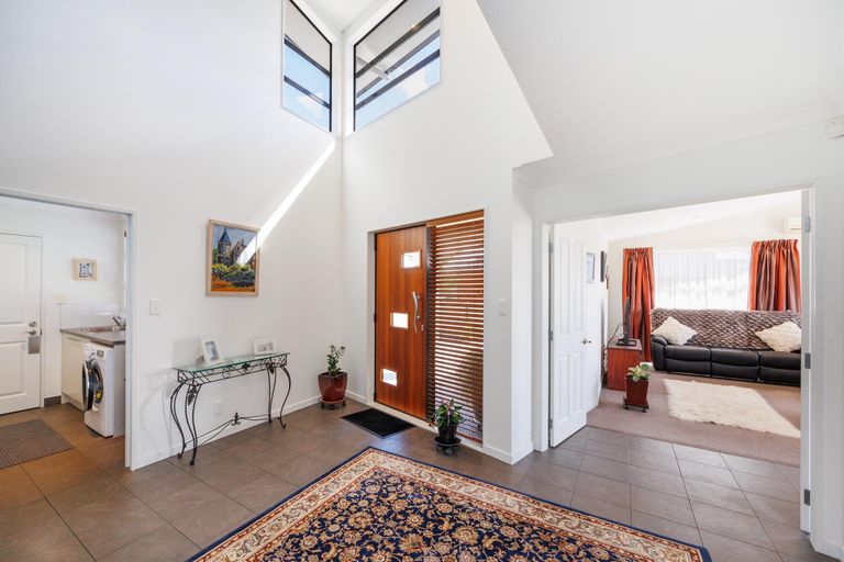 Photo of property in 27 Ruapehu Drive, Fitzherbert, Palmerston North, 4410